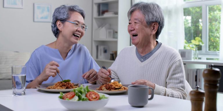Como funciona a alimentação saudável em uma Casa de Idosos?
